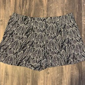 Loft- Black and white leaf patterned shorts